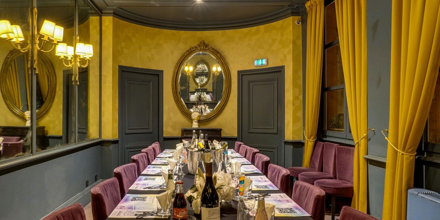 Table dressée dans le Salon Miroir du Le F2